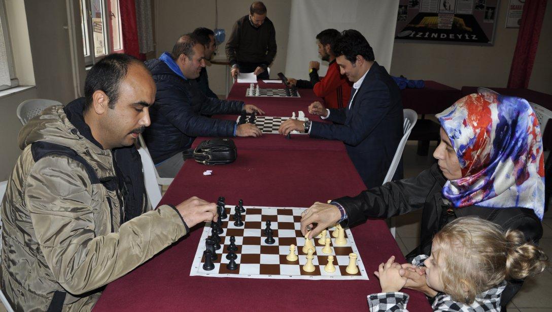 24 Kasım Öğretmenler Günü Etkinlikleri Kapsamında Öğretmenler Arası Satranç Turnuvası Düzenlendi