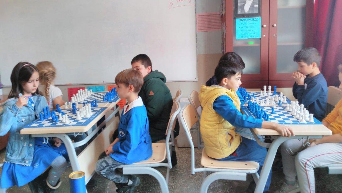 İlçemiz 13 Eylül İlkokulu´nda Satranç Turnuvası Düzenlendi.
