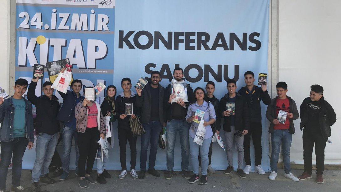 Öğrencilerimiz 24. İzmir Kitap Fuarı´nda