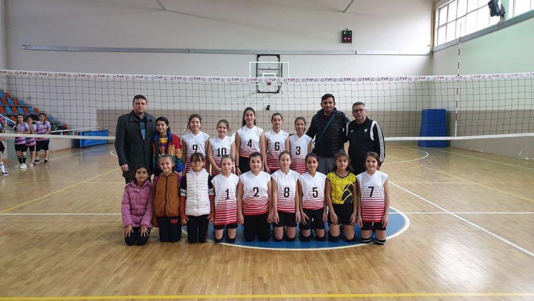 İlçemiz Şehit Cafer Ortaokulu Kız Voleybol Takımı Bölge Şampiyonu