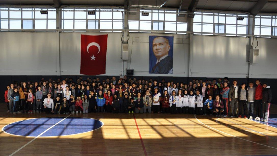 İlçemizde 84. Atatürk Kır Koşusu Etkinlikleri Düzenlendi