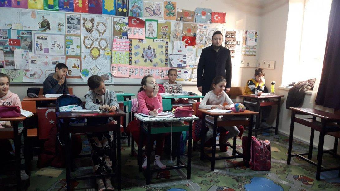 İlçe Milli Eğitim Şube Müdürlerimiz Köy Okullarımızı Ziyaret Etmeye Devam Ediyor