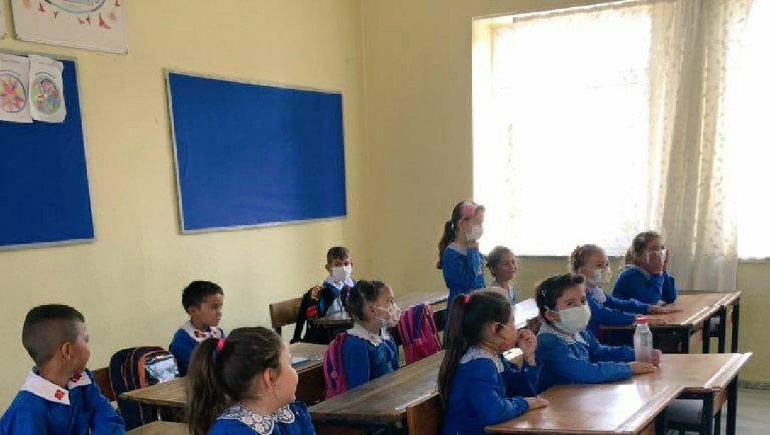 İlçe Milli Eğitim Müdürümüz Sayın Ömer DERELİOĞLU Köy Okullarımızı Ziyaret Etti