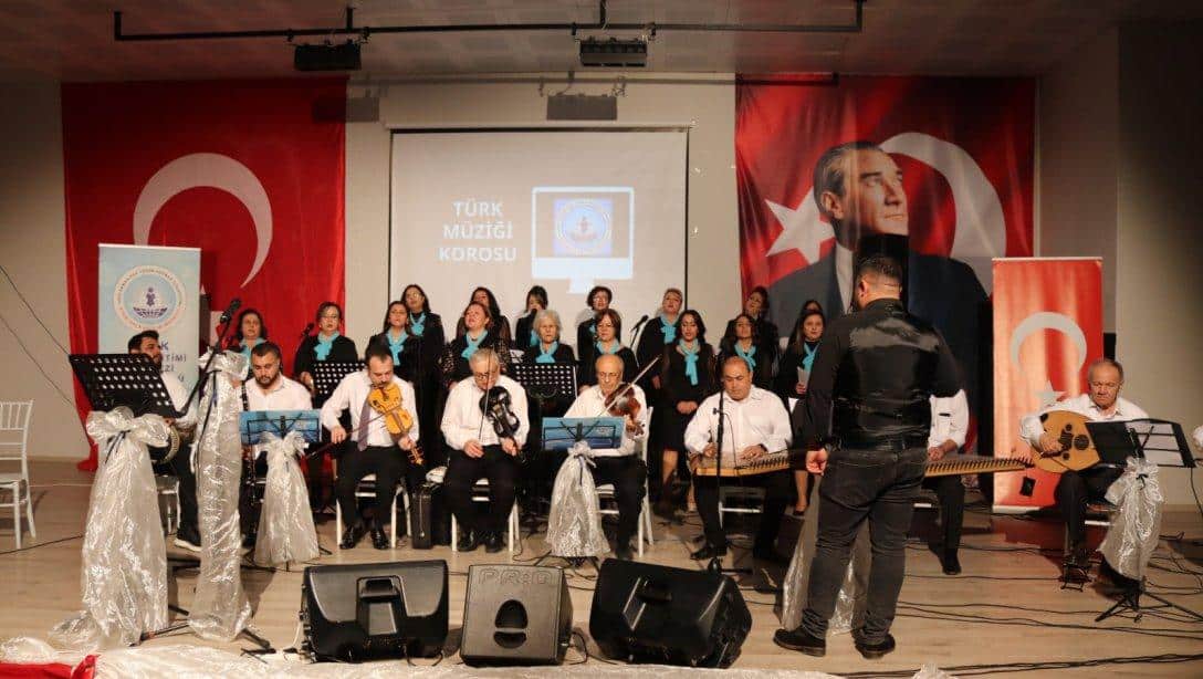 Kınık Halk Eğitim Merkezi Türk Müziği Korosu Müzik Severlerle Buluştu 