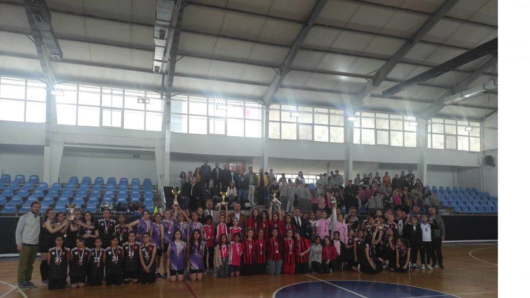 Okullar Arası Voleybol Turnuvası Madalya Töreni Yapıldı 